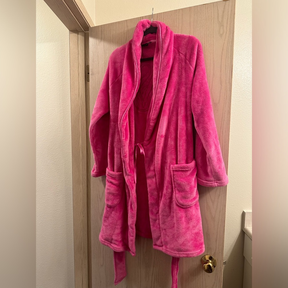 Victoria’s Secret Pink Robe 
Xs/S
